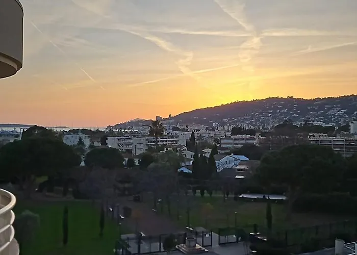 Apartment Azur Elegance, Piscine & Plages *